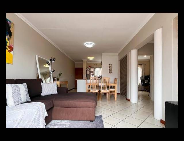 2 BEDROOM APARTMENT FOR SALE IN WINCHESTER HILLS